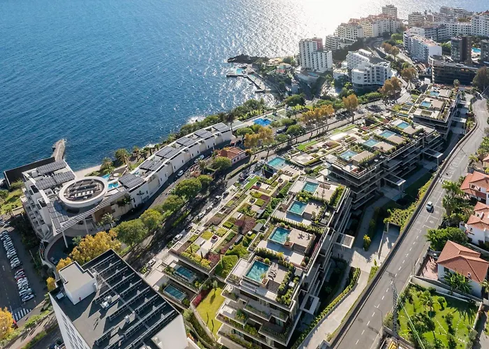 Savoy Monumentalis Iv By An Island