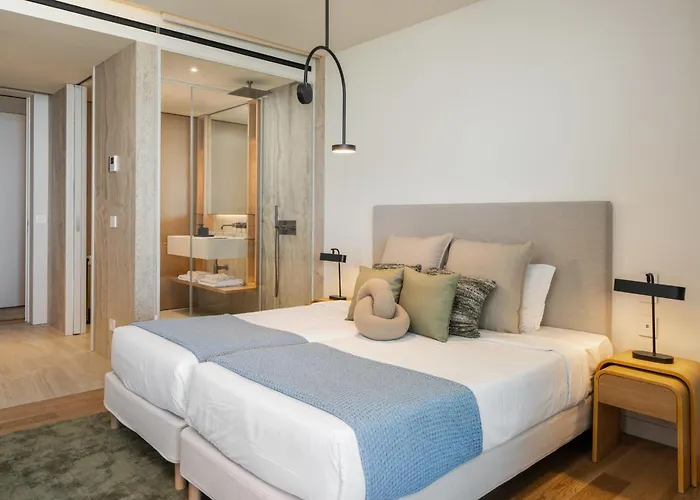 Savoy Monumentalis Iv By An Island 丰沙尔