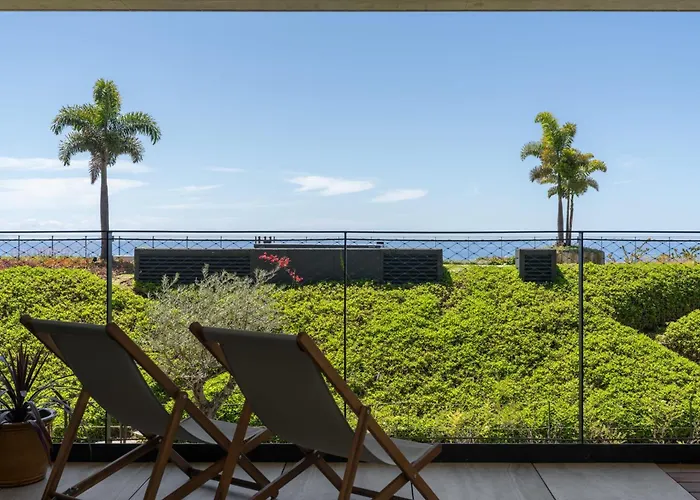 Savoy Monumentalis Iv By An Island *